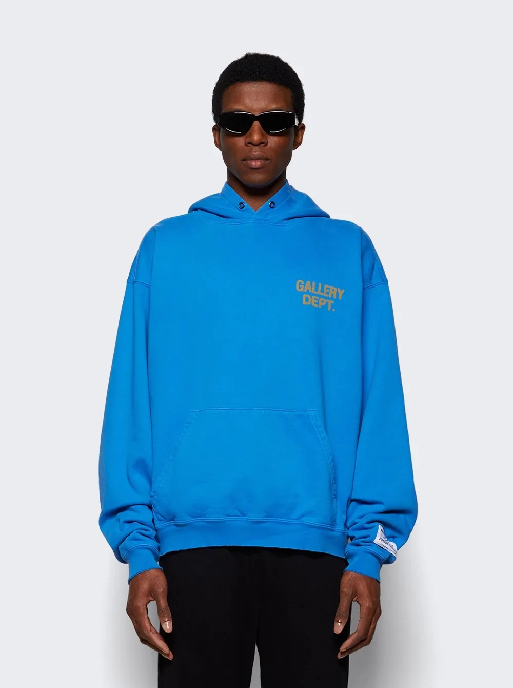 GALLERY DEPT. 90'S GD LOGO HOODIE/BLU 90's retro destroyed royal blue English hoodie Royal Blue S-XL Needs custom weaving and dyeing 500g high weight sweatshirt fabric Light fleece treatment on the inside Overall wide and comfortable Loose version Trendy and fashionable Same as the original version Washed and distressed printing Original consistent hang tag With G LOGO hanging beads/yellow triangle warning sign